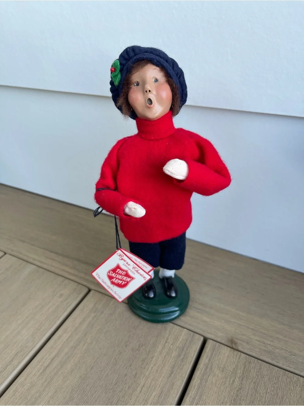 10 handcrafted Byers' Choice Carolers holiday figurine